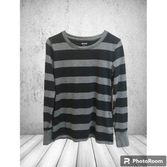 $3/30 or FREE with Purchase over $30Classic Mossimo Black & Gray Long Sleeve Top - Picture 1 of 8